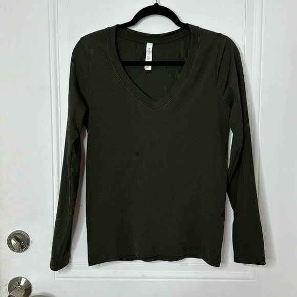 Athleta Tops - Athleta V-neck long sleeve shirt